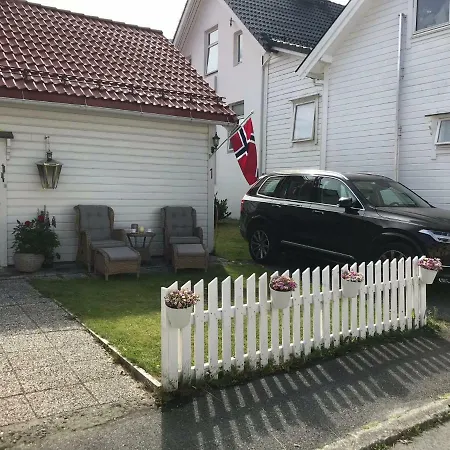 Koselig Landsbyhus I Nordfjord Casa vacanze *