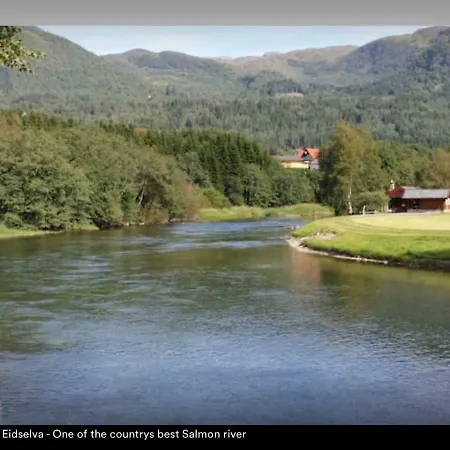 Koselig Landsbyhus I Nordfjord Nordfjordeid