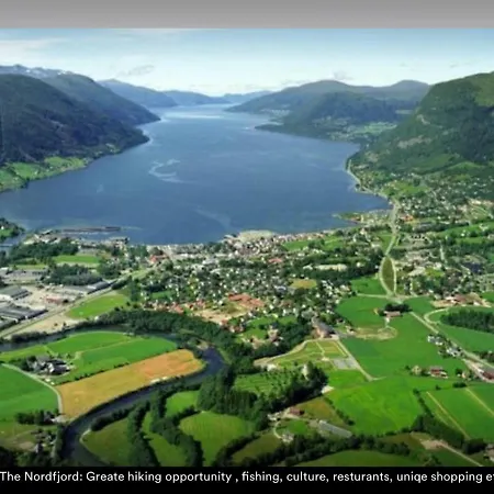 Koselig Landsbyhus I Nordfjord Nordfjordeid